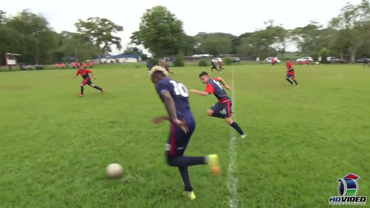 Jerry Landazuri - Delantero