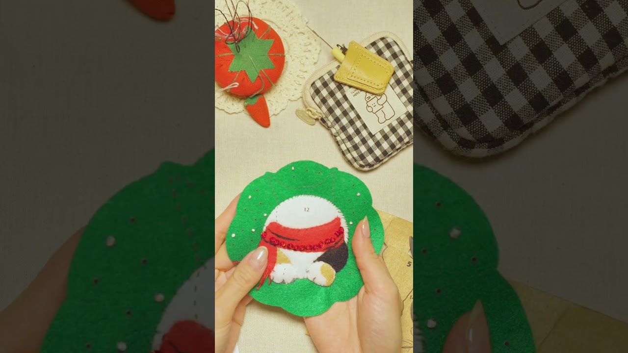 craftmas day 13: making a felt kitty wreath