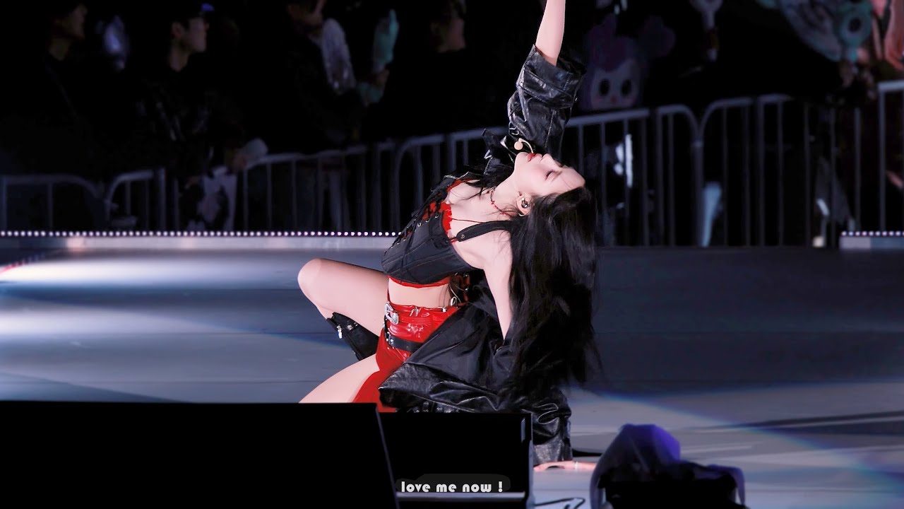 [4K] 241102 HAUTE COUTURE RUNWAY 트와이스 미사모 미나 직캠