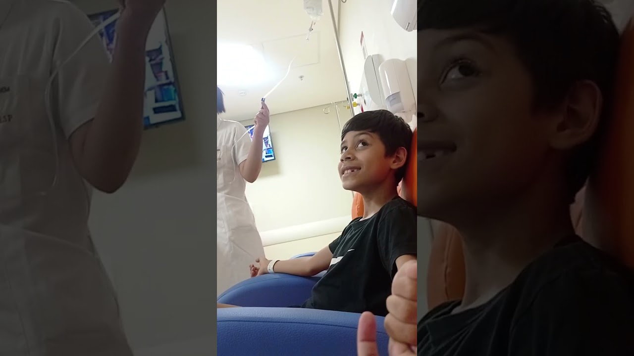 Lucas no hospital, tomou soro e não chorou .