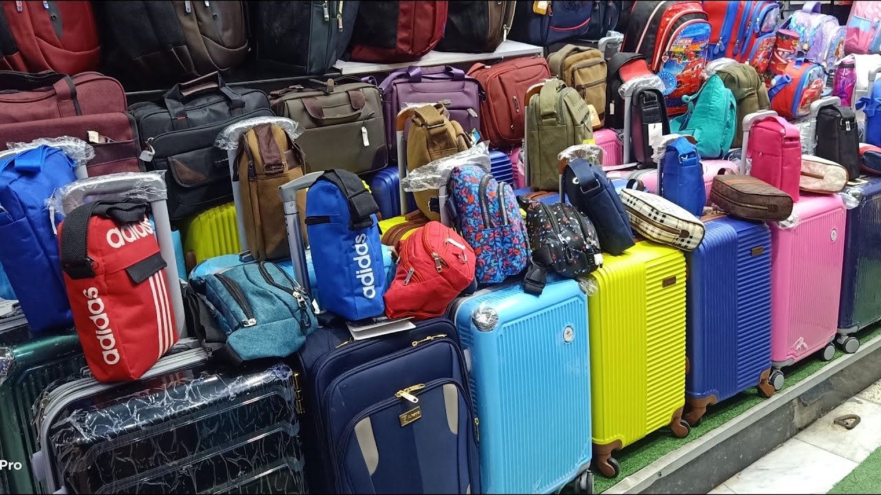 شنط تحفه جميع الاشكال وخصم خاص للقناة الجزء الأول 👜💼🎒منة يحي 👝👛