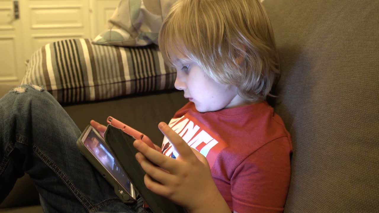 Vägrade ge autistiske Conrad rätt hjälp - nu stäms skolan - Nyheterna (TV4)