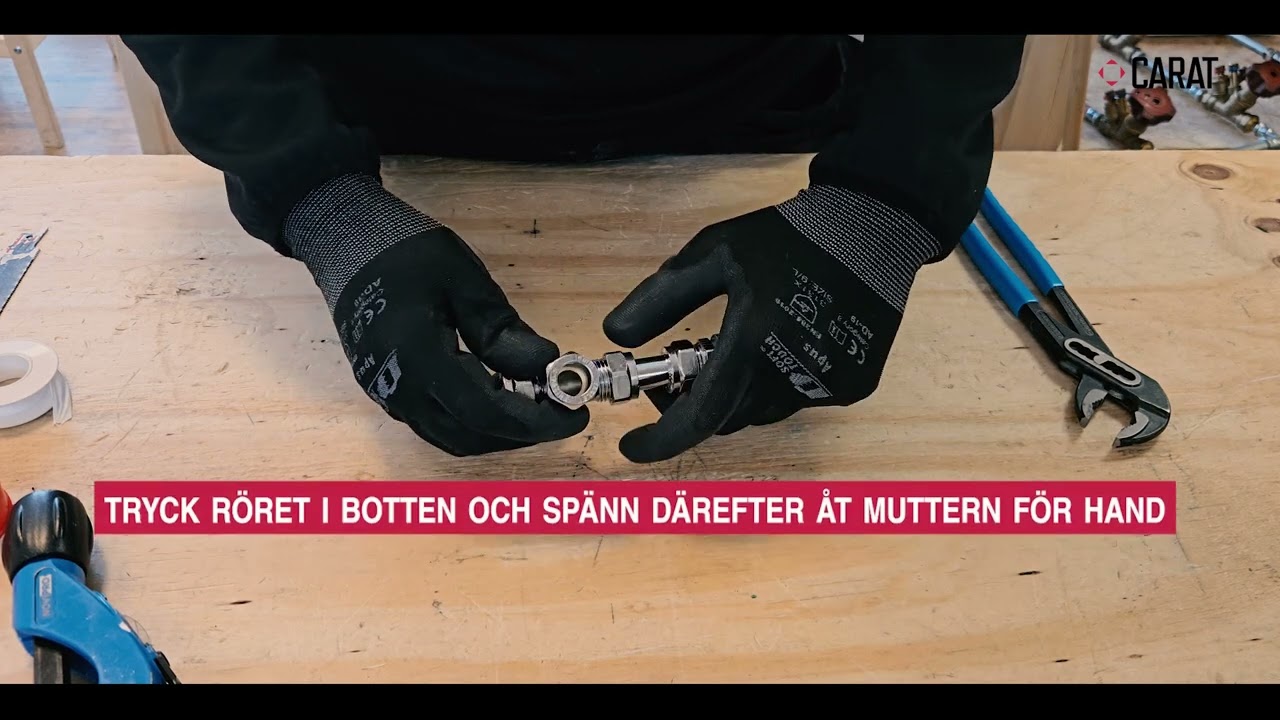 Montera T rör klämringskoppling