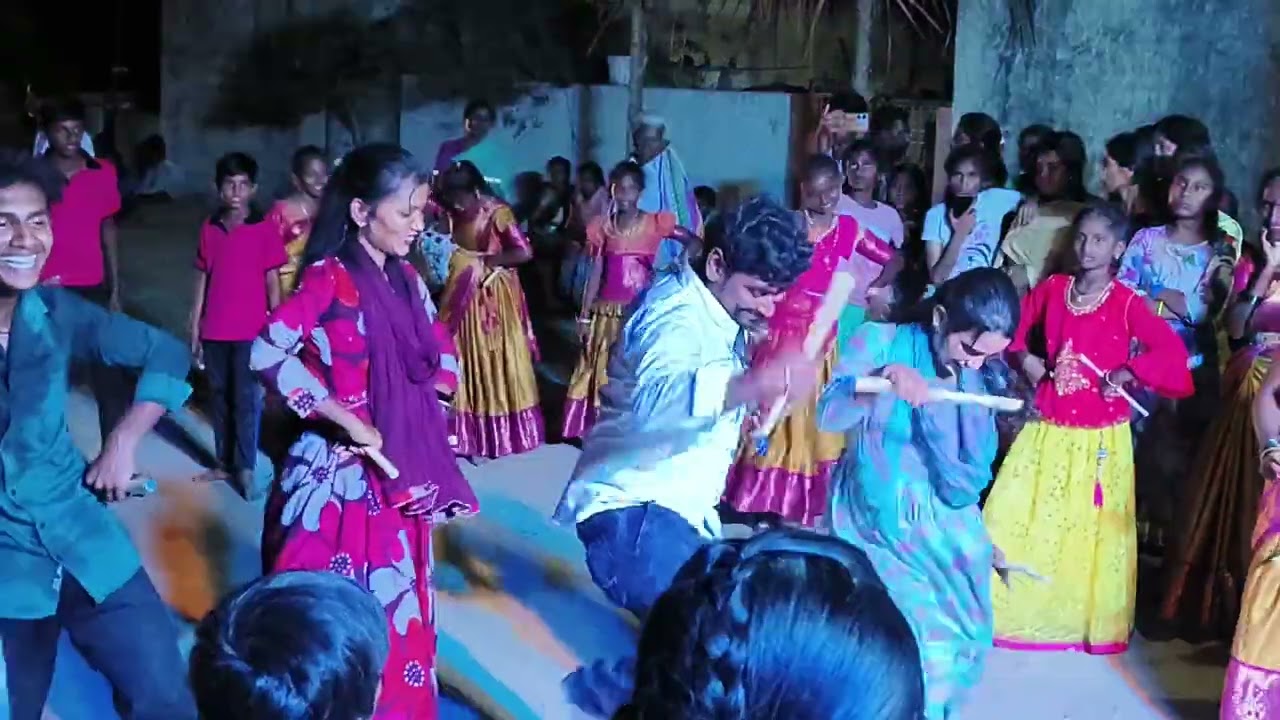 అశోక్ కోలాటం మైదుకూరు 9010051312 వన్నెలాడి అంటూ చూడండి ఫ్రెండ్స్ దుమ్ము లేపుతున్నారు