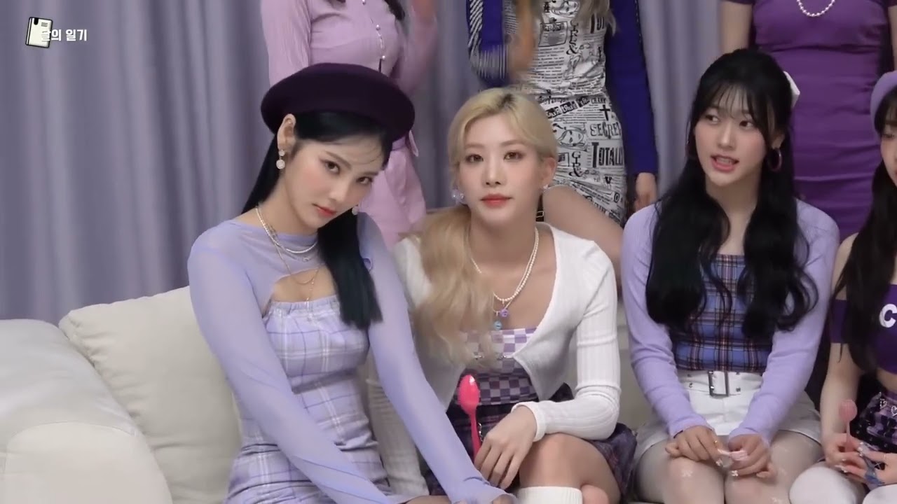 LIPSOUL look at each other and cross