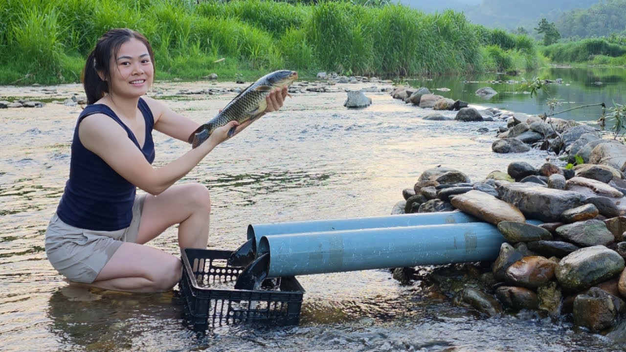 Diep was very happy to catch the first fish to sell, Bac's sister's fishing skills.
