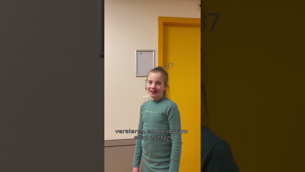 Bente (12) geeft een rondleiding door de kliniek.