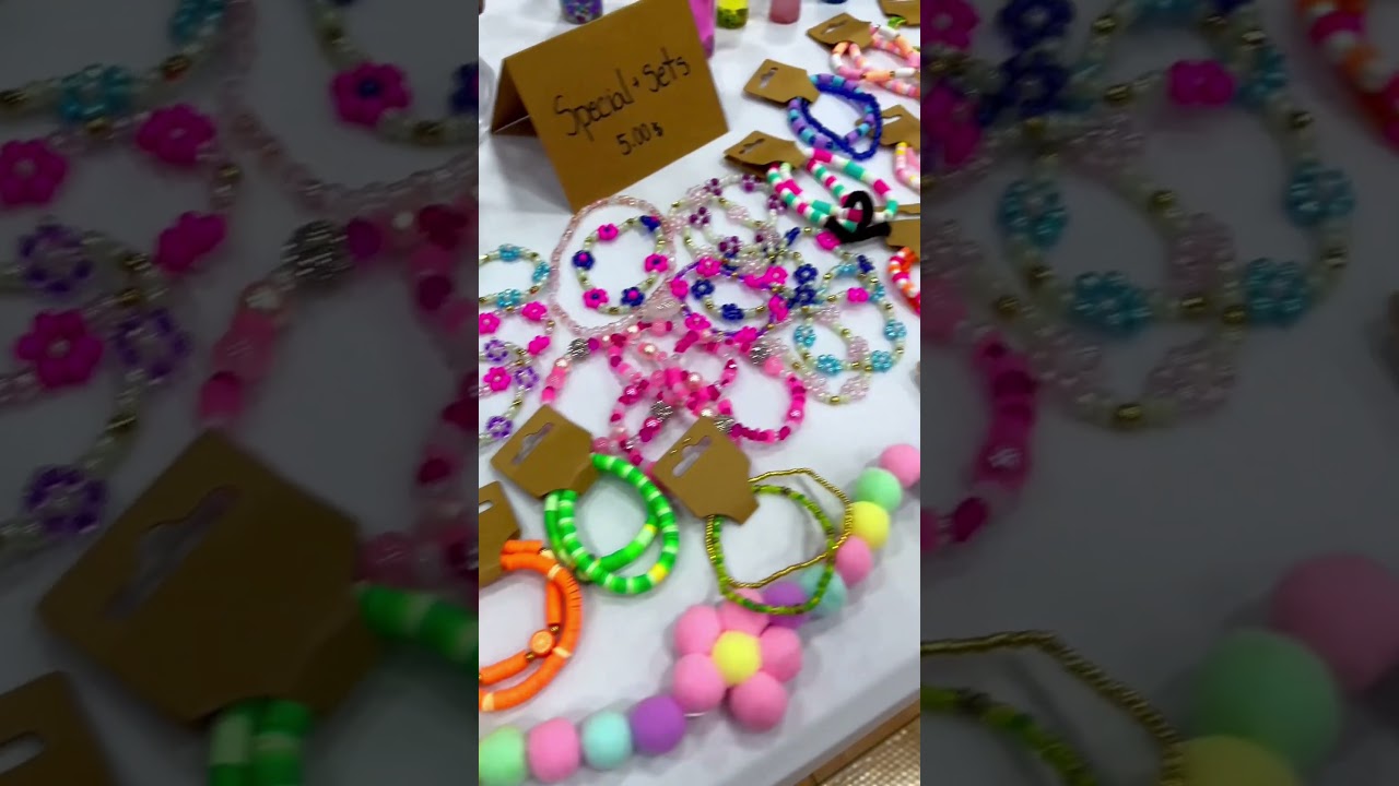 Pop-up stand! 😁💕 #bracelet #smallbusiness #jewelrymaking #popupstore #preppy #claybeads