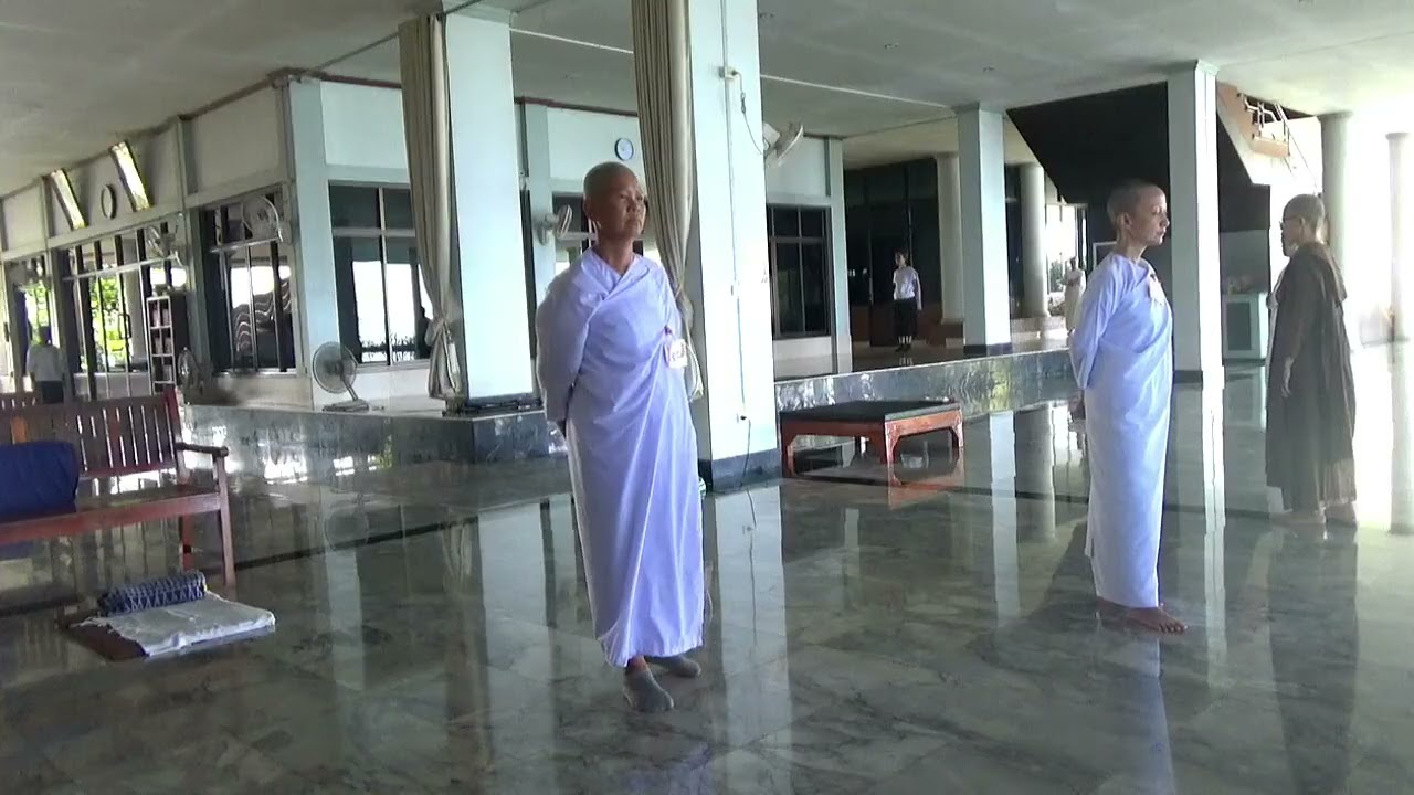 เดินจงกรมสังเกตสภาวะธรรมของสติปัฏฐาน อบรมคอร์สพิเศษหลักสูตรสติปัฏฐานฯ ภาคสายวันที่ ๓ มีนาคม ๒๕๖๙