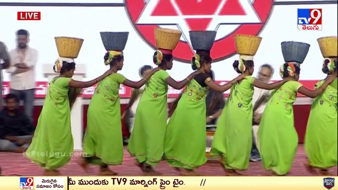 పవన్ సభలో  గిరిజన సంప్రదాయ నృత్యం  | JanaSena Public Meeting | జనసేన యువశక్తి @ Srikakulam - TV9