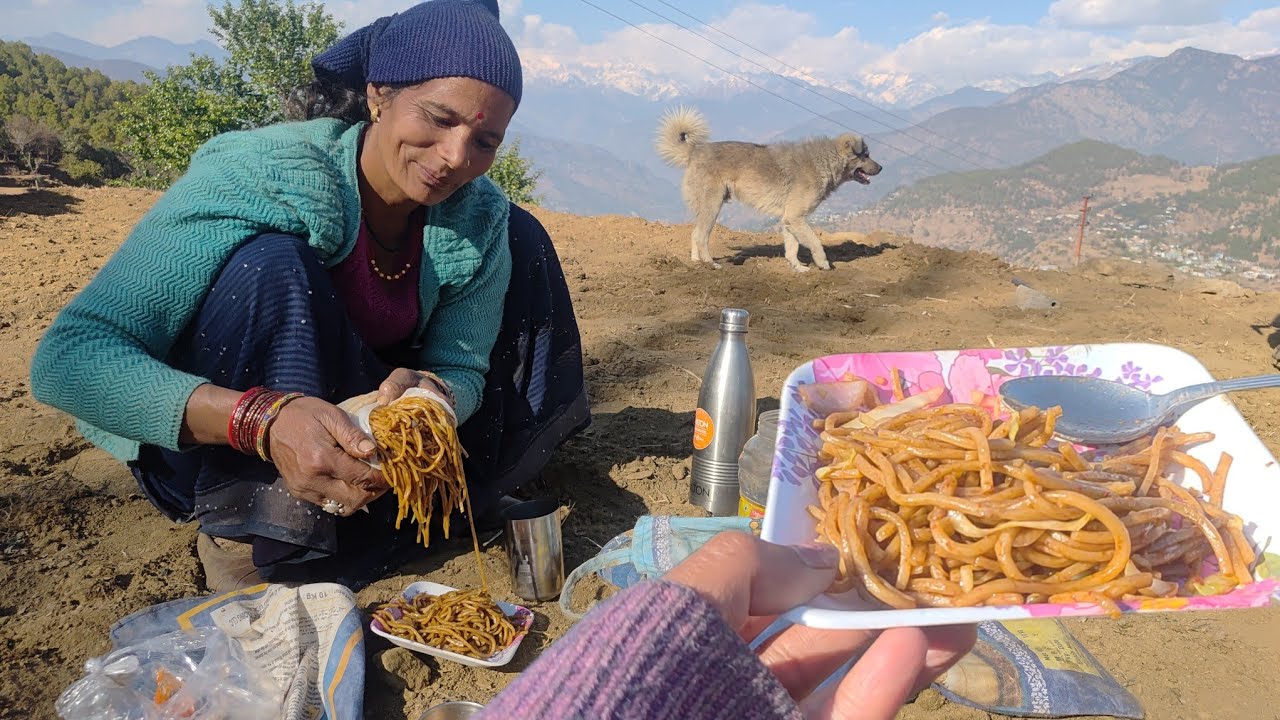 खेत में काम करते करते हो गई chowmein party 😋♥️|Villagelifestyle |