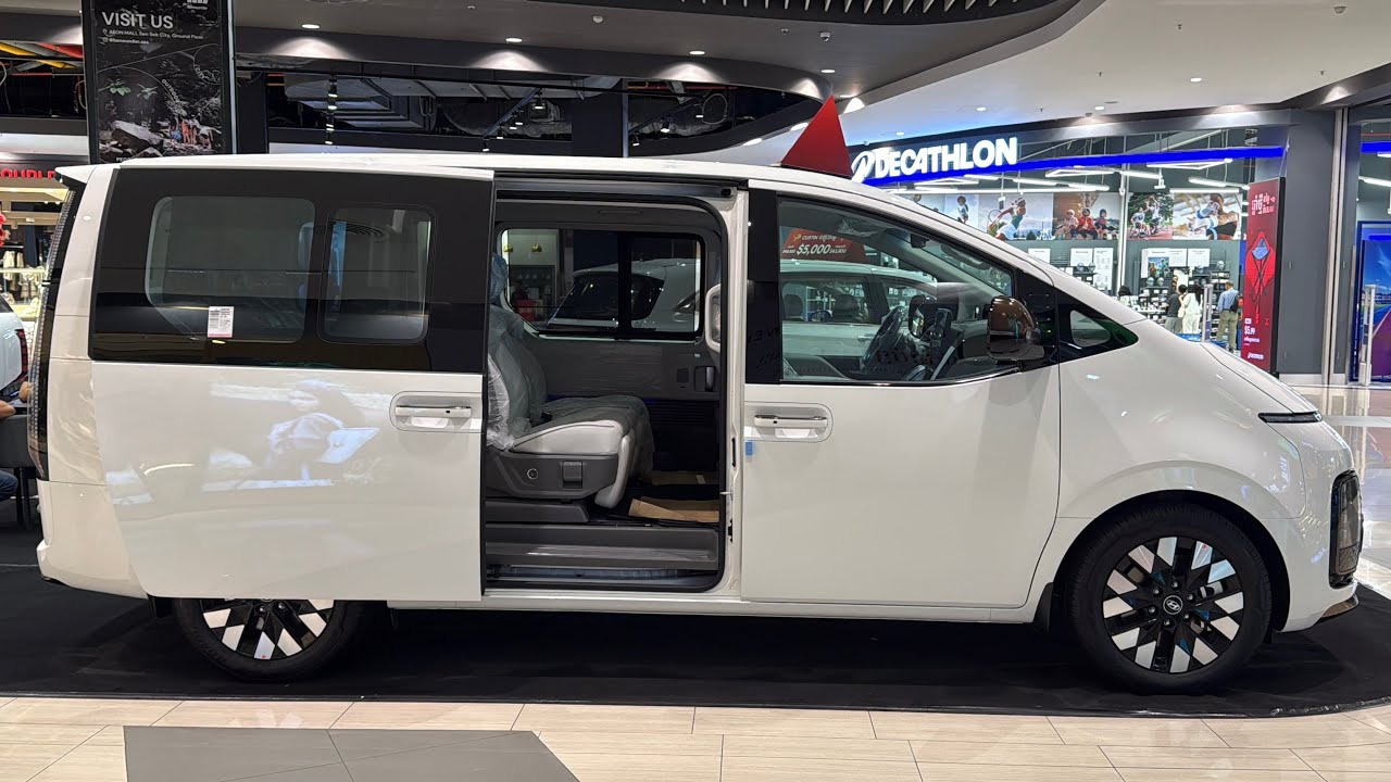2025 Hyundai Staria - Perfect Family Car - Review Interior and Exterior 