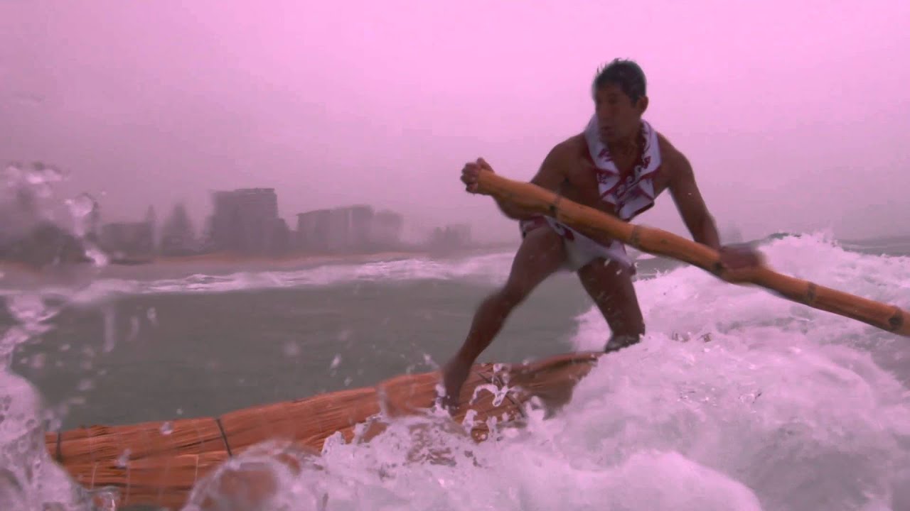 Ni la lluvia torrencial de Kirra detuvo al Caballito de Totora peruano