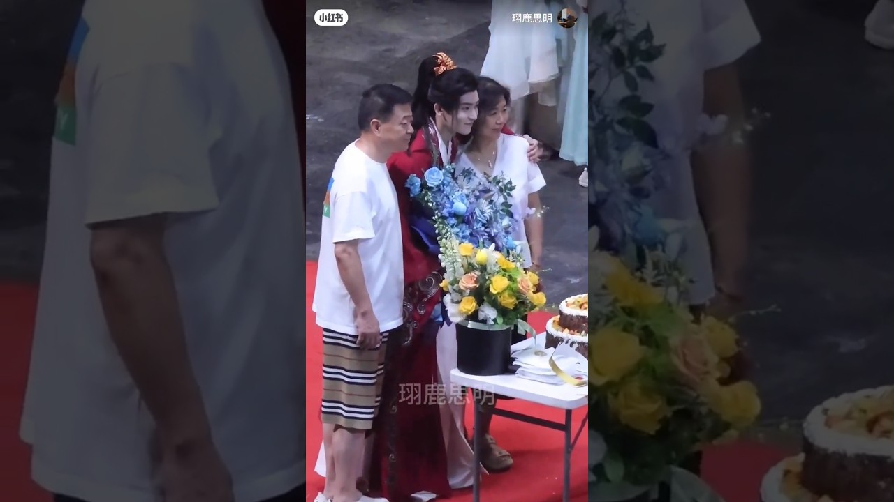 250803 #HouMinghao with his parents celebrating birthday on #KeytoThePhoenixHeart set #NeoHou #侯明昊