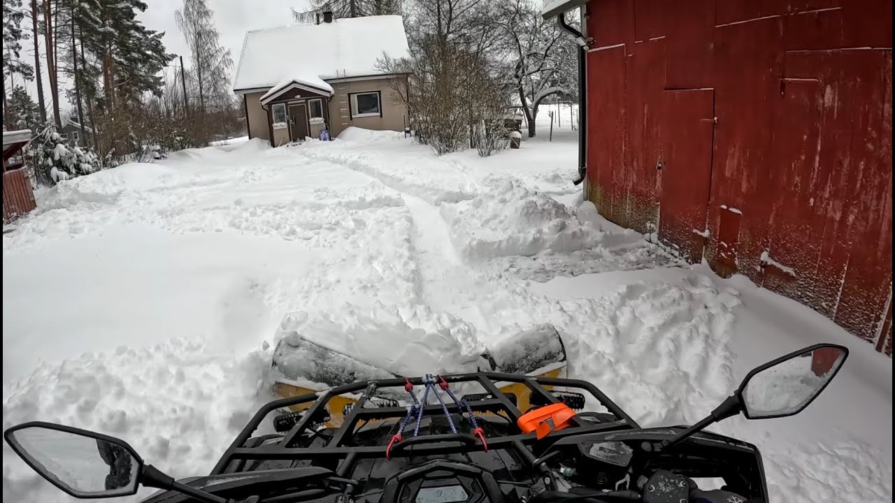 Toimiiko mönkkäri lumitöissä kun lunta on paljon ?