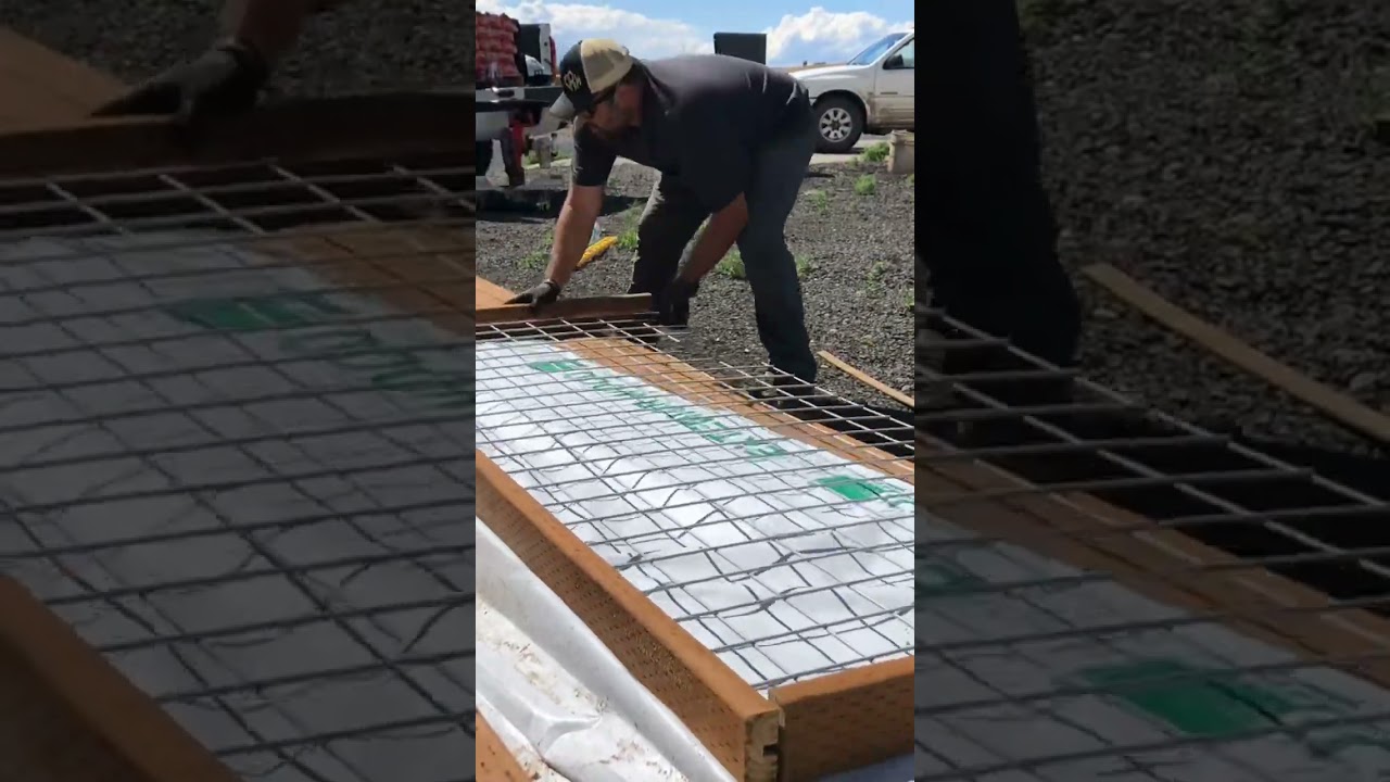 How to build a HOGWIRE FENCE. #CRH #handyman #shorts #fence