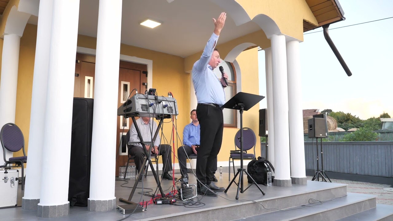Ce loc are Dumnezeu în viața ta? Gabi Zăgrean în biserica Agape, budacul de sus.