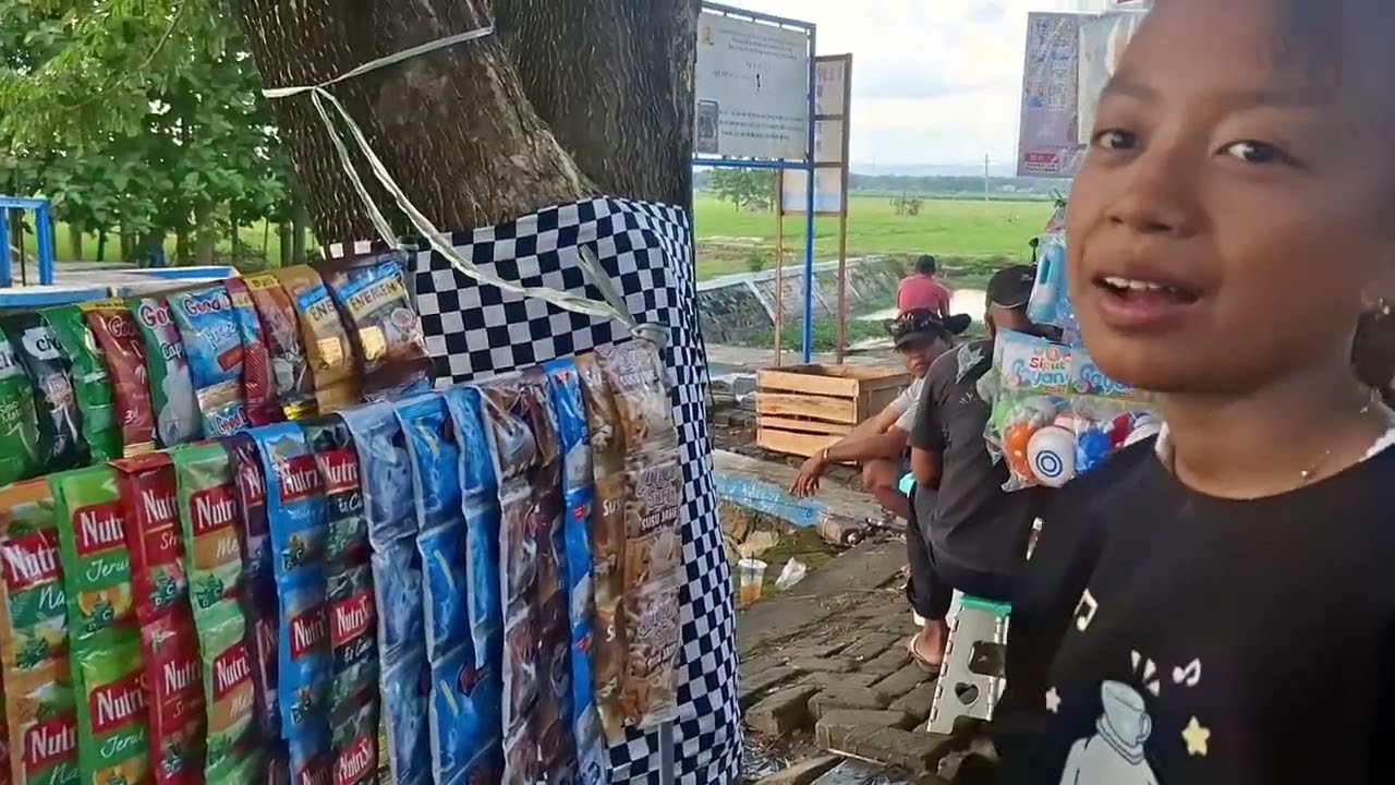 JALAN JALAN BERSAMA TANTE PIPIT ADIKNYA MAS WAWAN DI WADUK SONOREJO