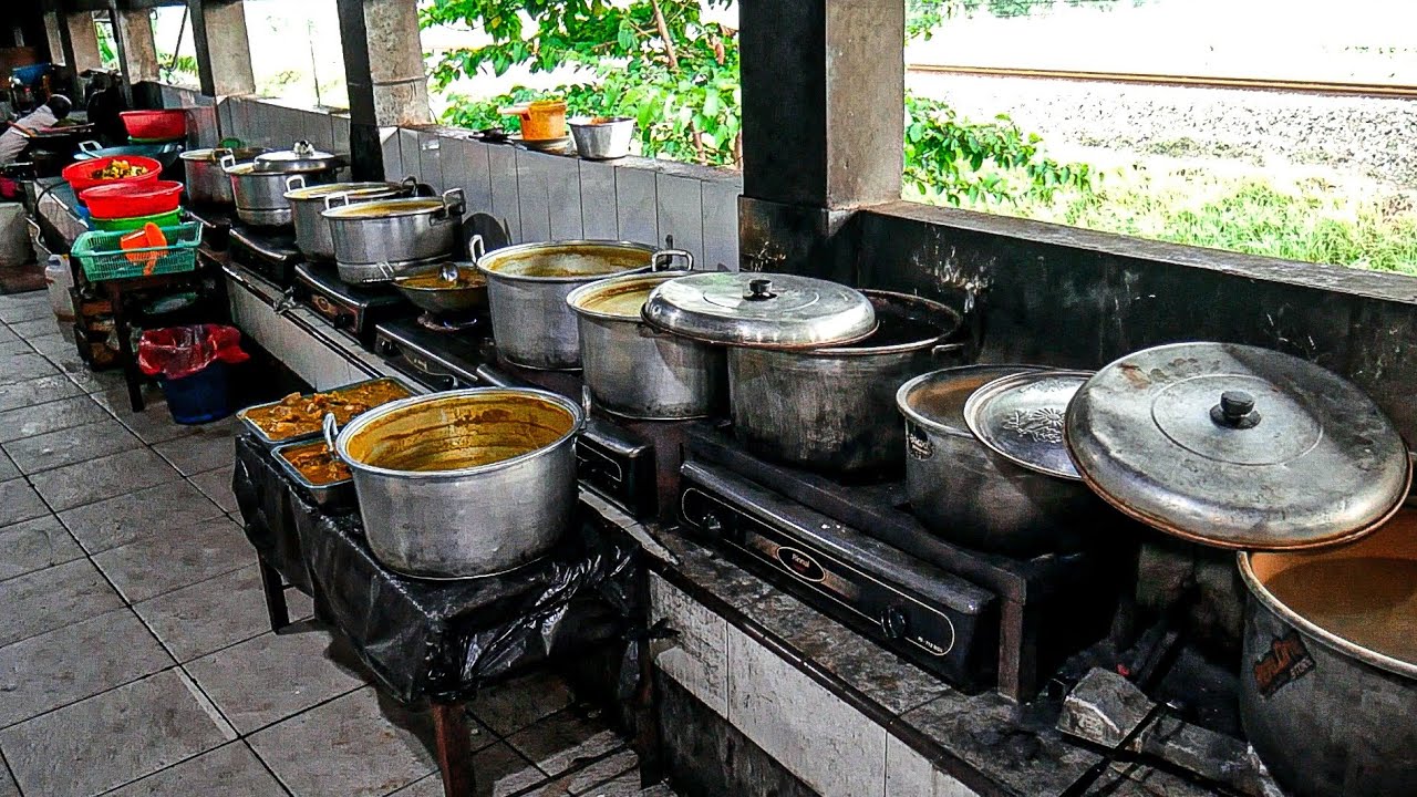 PANTAS JADI JUJUKAN SUPIR!!! WARUNGE MEWAH HARGA BIKIN GELENG KEPALA - Depot Bu Titin Kediri