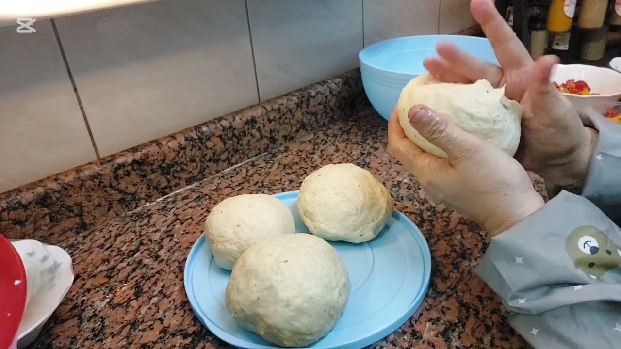 طريقه عمل البيتزا بحشوات مختلفه