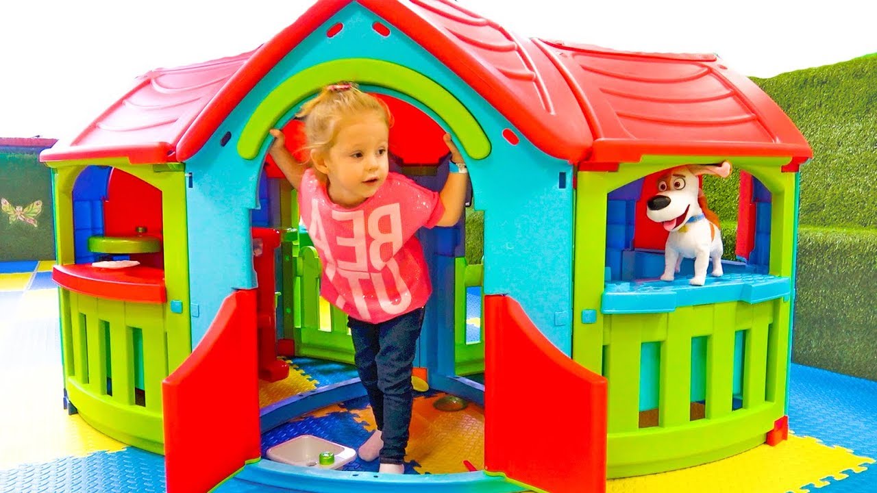 Funny Stacy with Toy Max playing at the Indoor playground