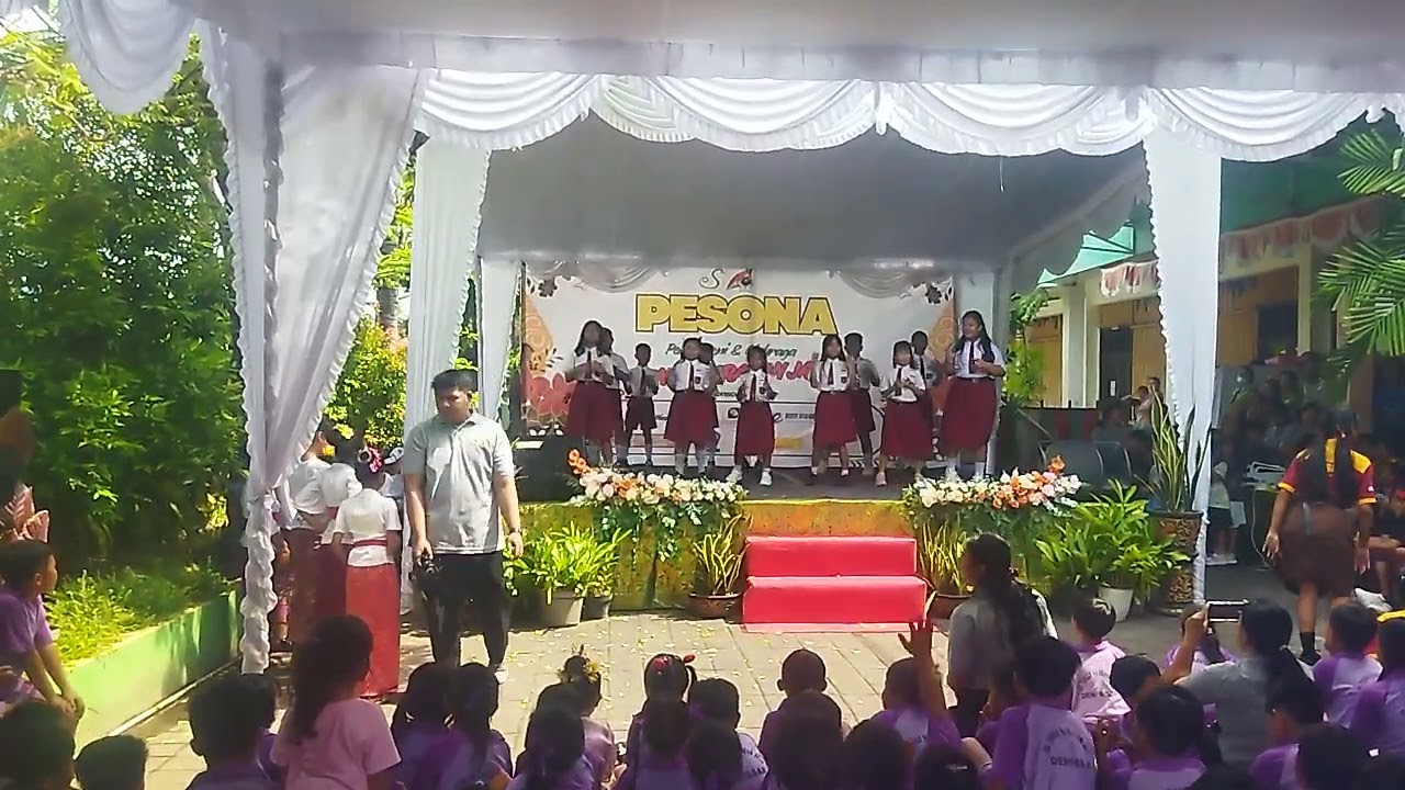 Niko dance di sekolah
