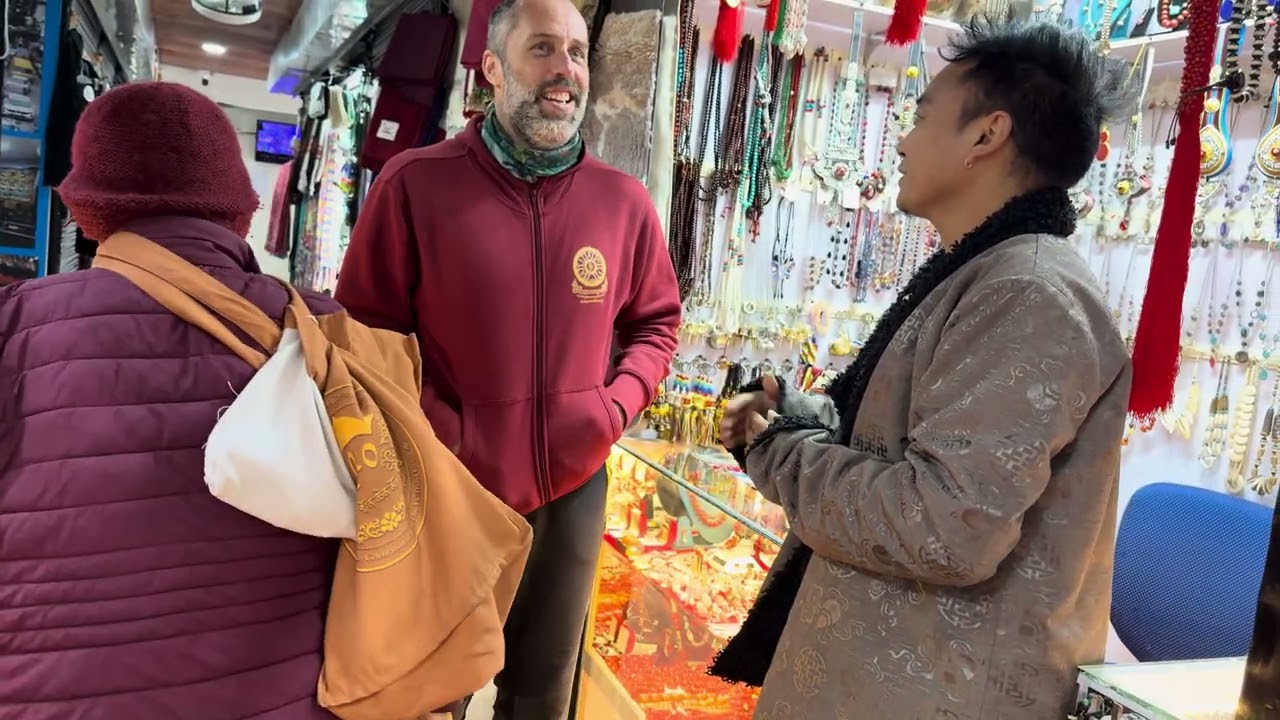 ང་ཚོ་བོད་པས་བོད་སྐད་མ་བཤད་ན་ངོ་ཚ་མ་རེད་པས། ཕྱི་རྒྱལ་མིས་བོད་སྐད་ཡག་པོ་འདི་འདྲ་བཤད་འདུག