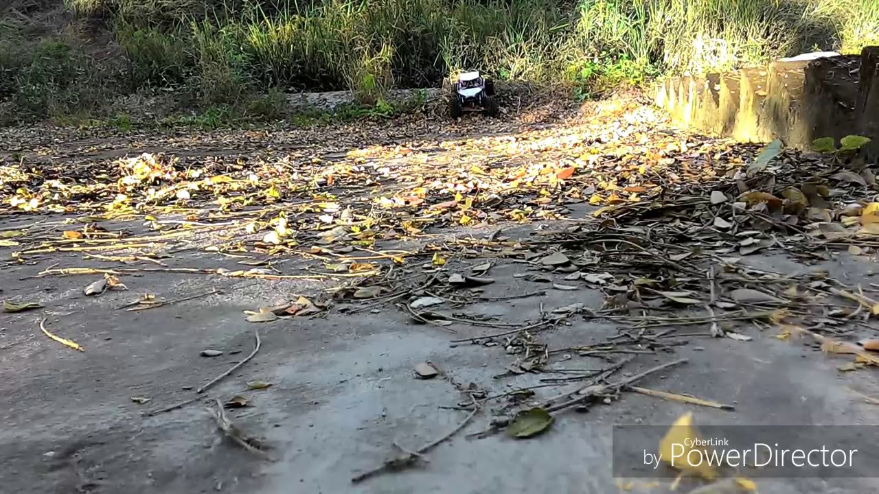 Louise Tires 2.2 Cr-Champ on dry riprap tested: short ascend and descend run