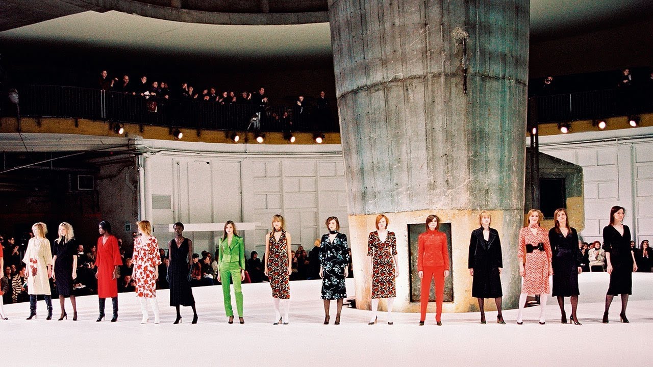 DRIES VAN NOTEN 036 Women’s Autumn/Winter 2001-2002 Fashion Show