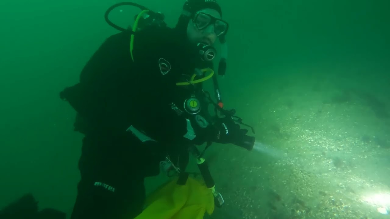 Scuba Dive in Vikerhavn, Hvaler Norway, a windy day in february.