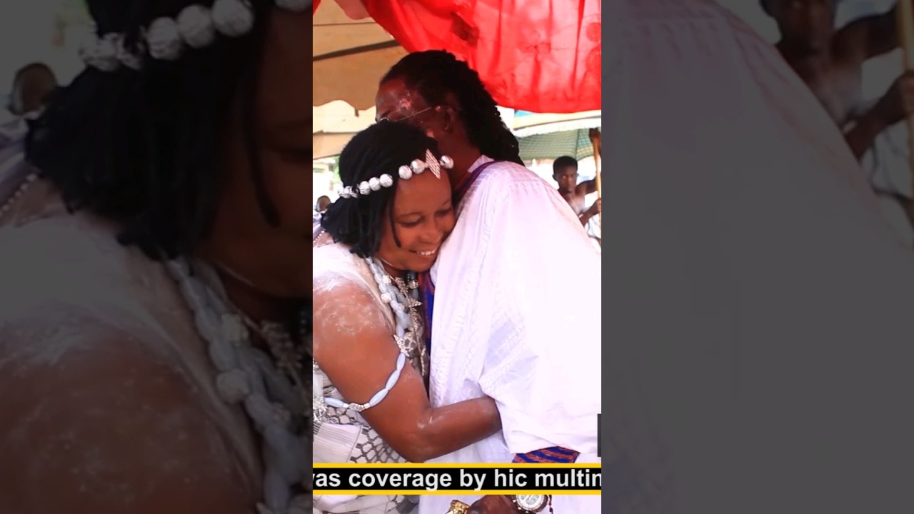see how Kwaku Bosam give full respect to komfour ataa at his festival #surowiasetv #suman #akantv