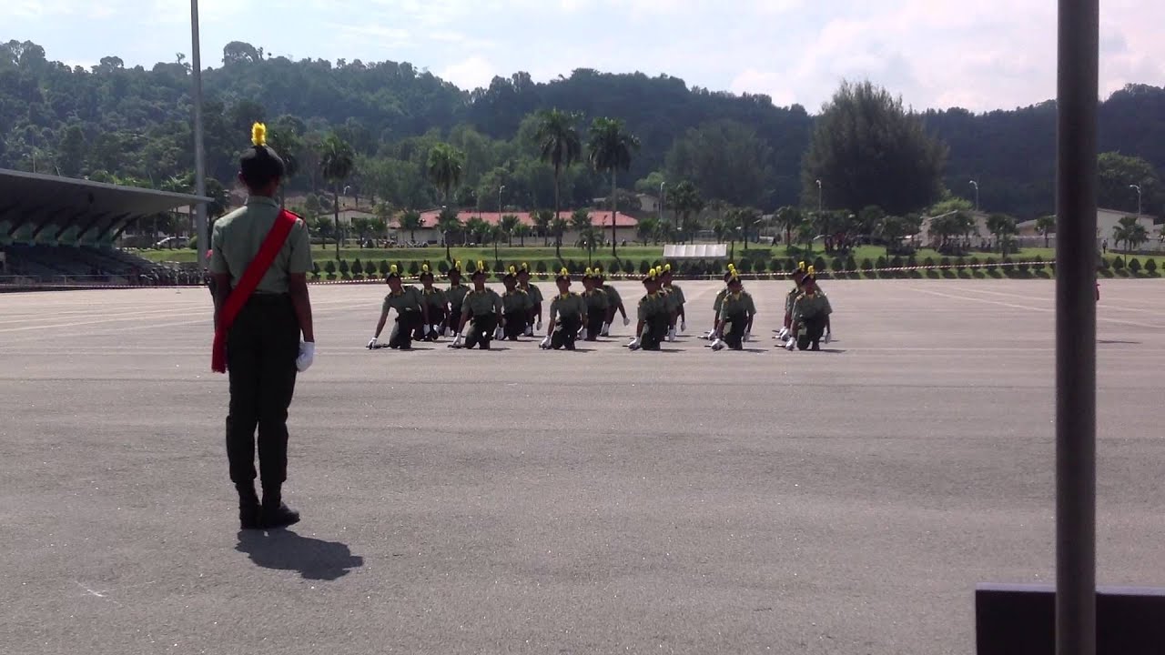 Kawad Senjata Platun (L) PKBM Smk Bandar Tasik Selatan 2013