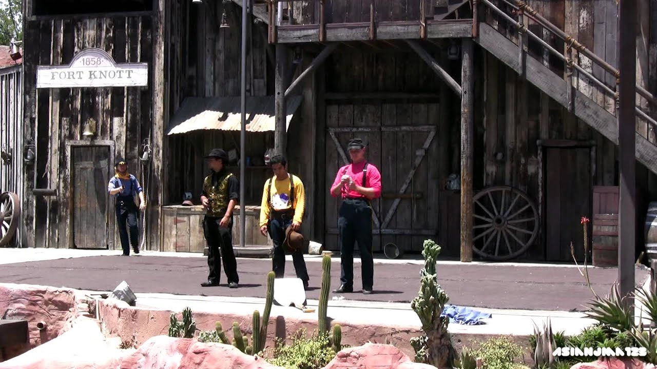 Knotts Berry Farm Wild West Stunt Show in HD - Accidental fire caused by Gun