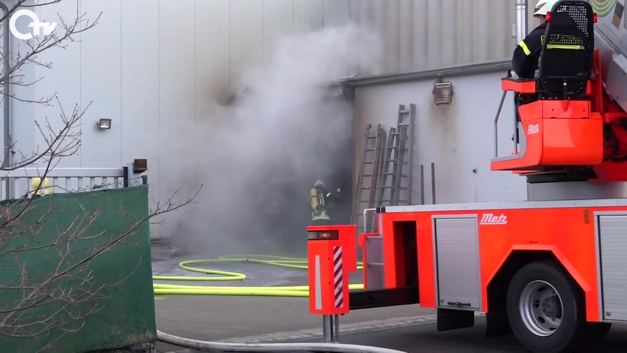 Rauchvergiftung nach Brand in Eschenbach – 90 Einsatzkräfte vor Ort