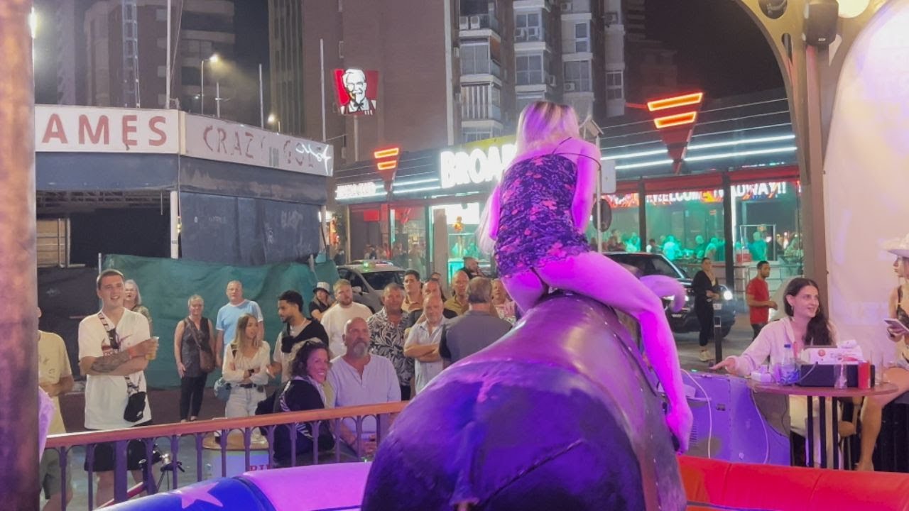 😲Stunning Beauty Ride Mechanical Bull in Benidorm | 4K October 