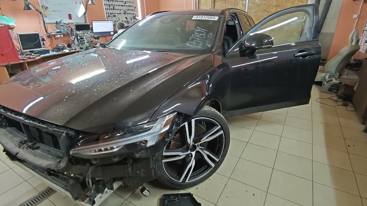 VOLVO V90 POLESTAR 2021 MY привязка блока управления двигателем (ECM). Добавление ключа в авто.