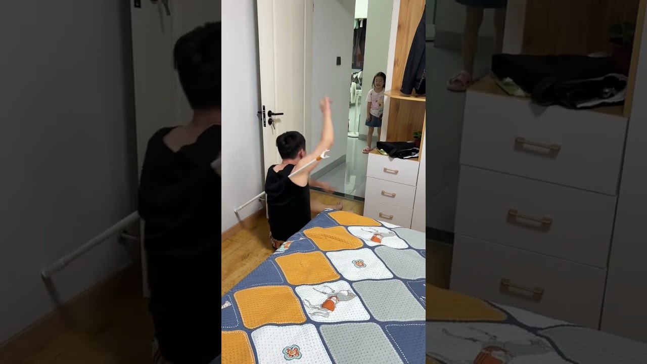 Dad sleeps late and is teased by his daughter#funny #cute