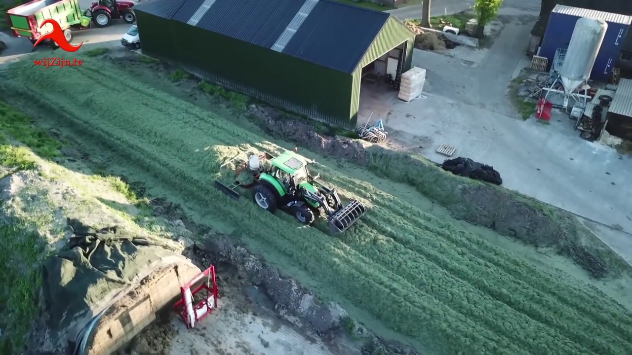 Stegeren: Gras inkuilen bij Melkveebedrijf Hemstede