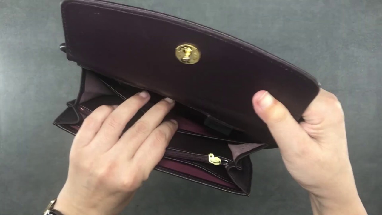 A vintage Franklin Covey planner and purse combo