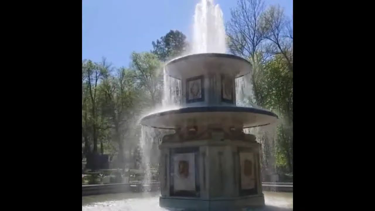 А там как прежде бьют фонтаны
