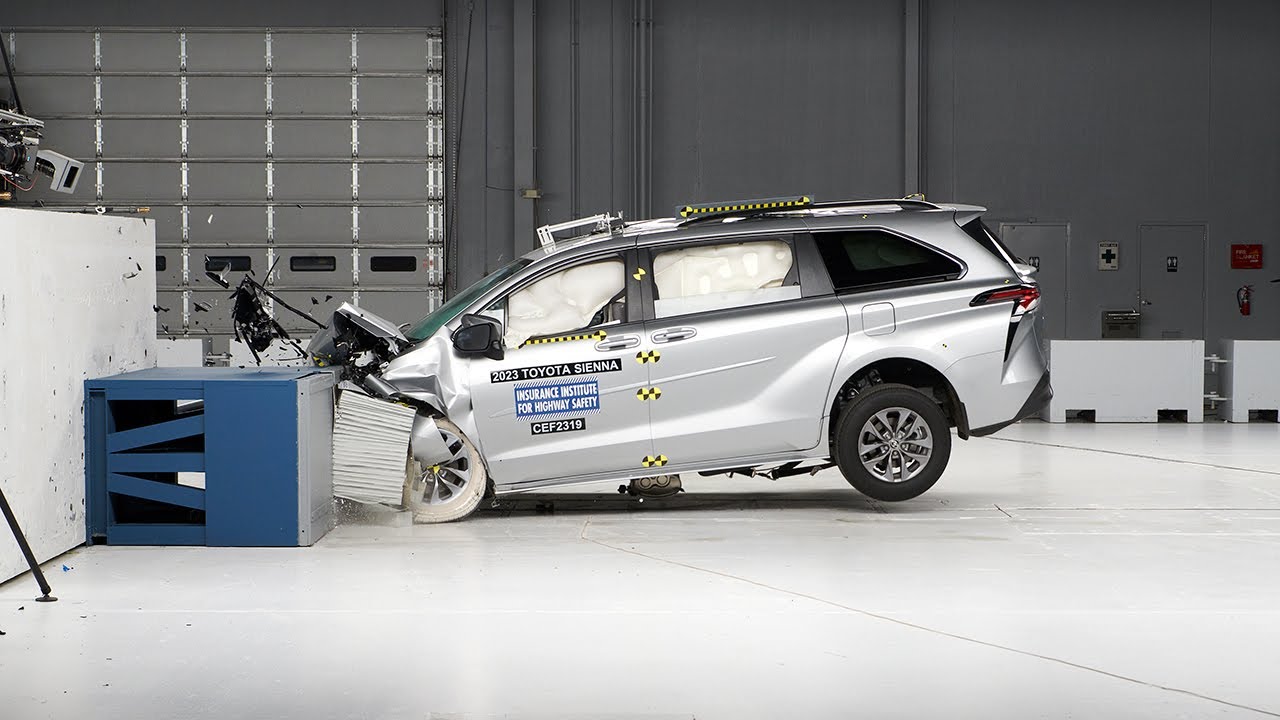 2023 Toyota Sienna updated moderate overlap IIHS crash test