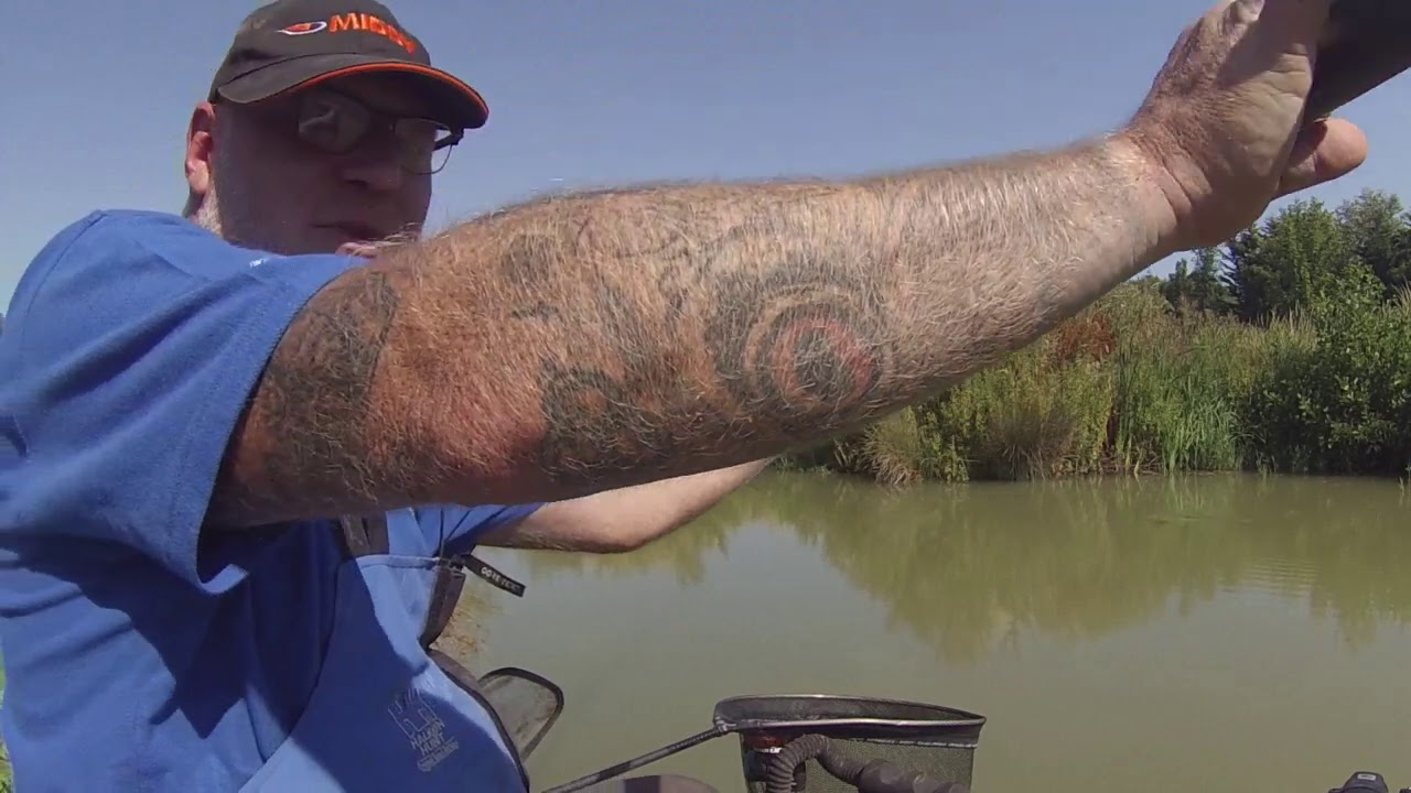 POLE FISHING WITH A METHOD FEEDER