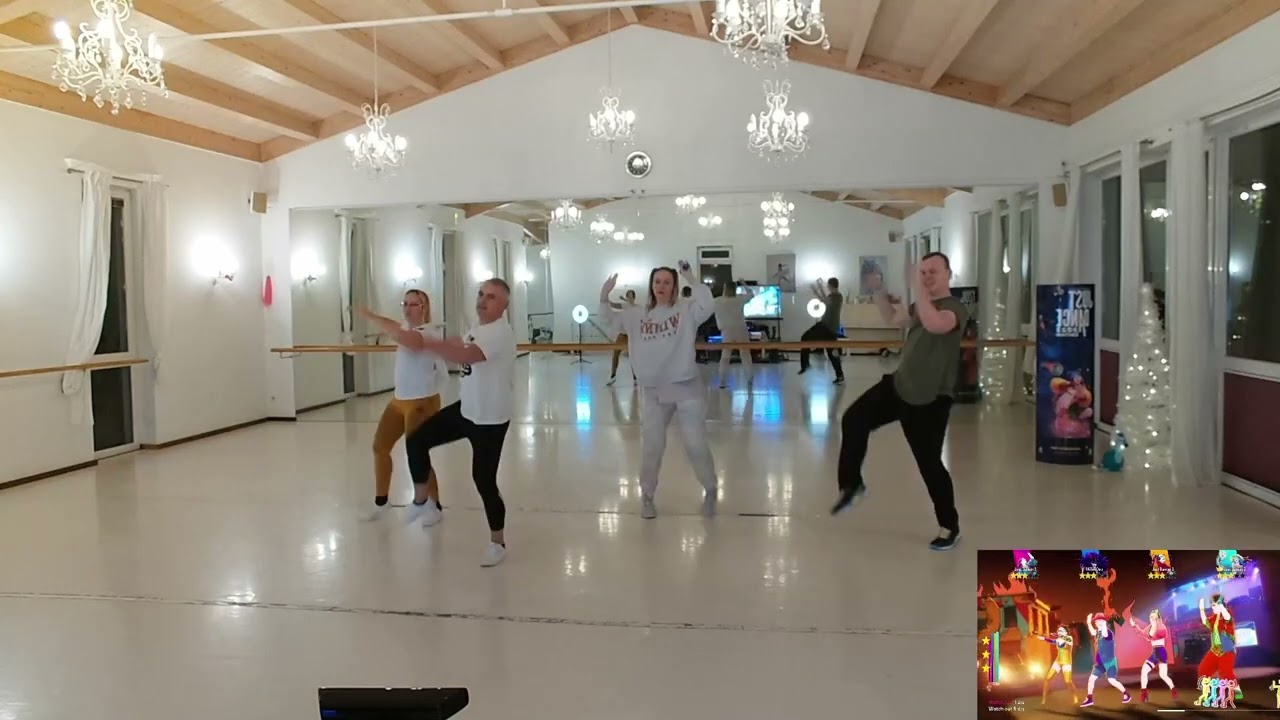 Watch Out for This (Bumaye) - Just Dance Tour with casiyaa, mambienchen, beatixjd and xtim.1244