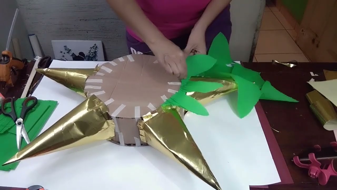 cómo hacer una piñata navideña