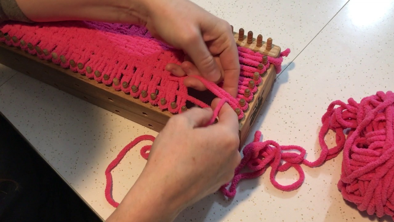 How to weave a headband on the CraftSanity Hat Loom