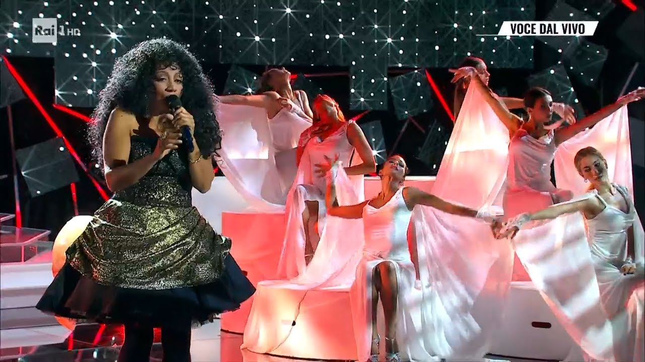 Deborah Johnson canta 