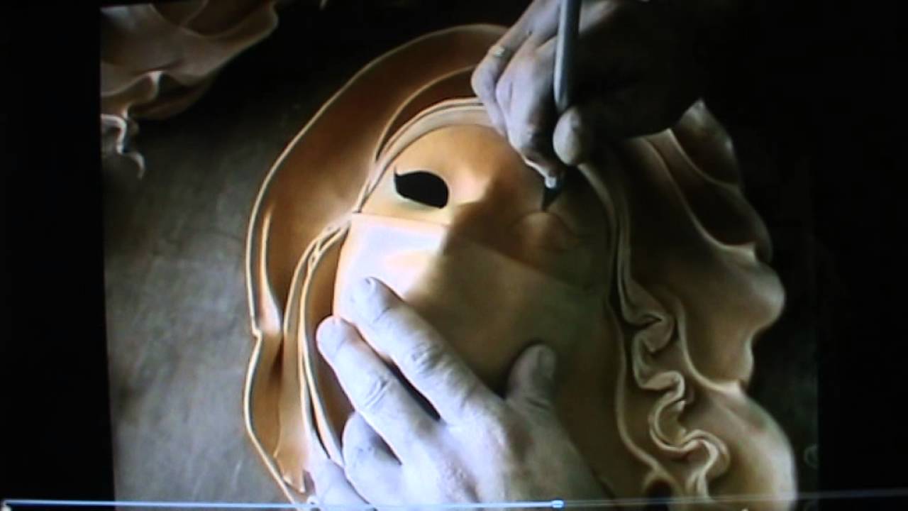 Elaboración de máscaras de cuero.