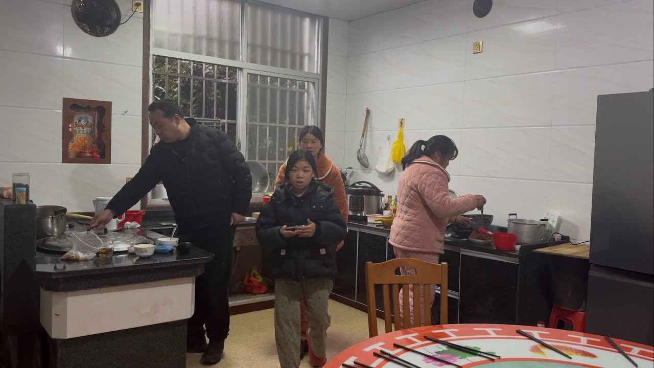 Năm Nay Em Chồng Ở Quê Ăn Tết Lâu,Mùng 10 Mà Vẫn Chưa Đi Làm 