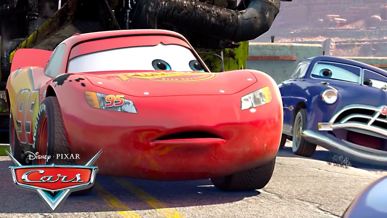 Rayo McQueen arregla la carretera rápido | Pixar Cars