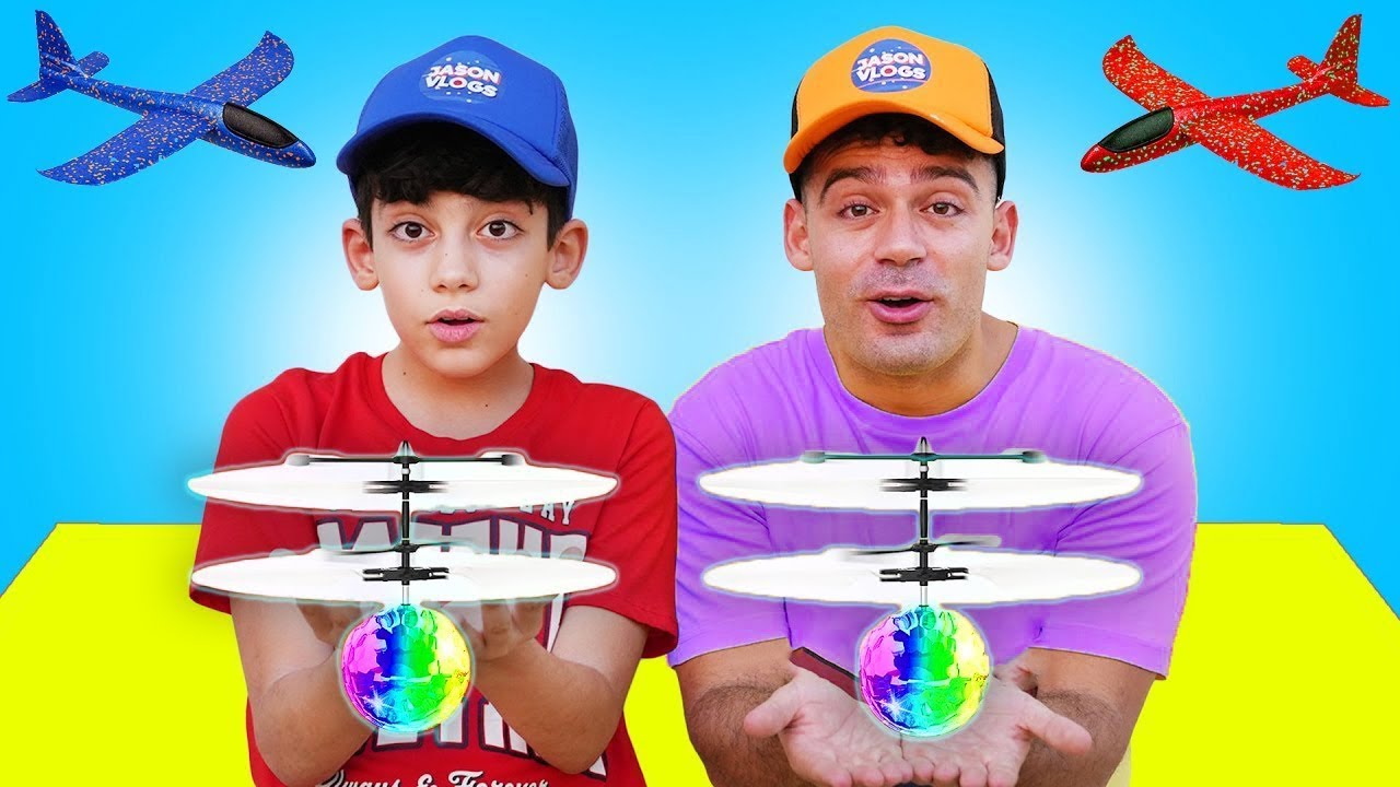 Jason juega con juguetes de aviones y drones desafío || Jason Vlogs ESP
